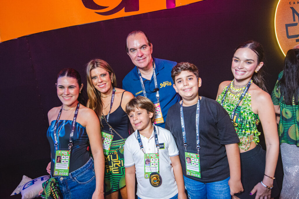 Lara, Marina, Leonardo, Lucas, Leozinho E Marina Albuquerque