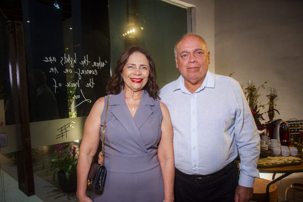 Márcia E Fernando Crisostomo