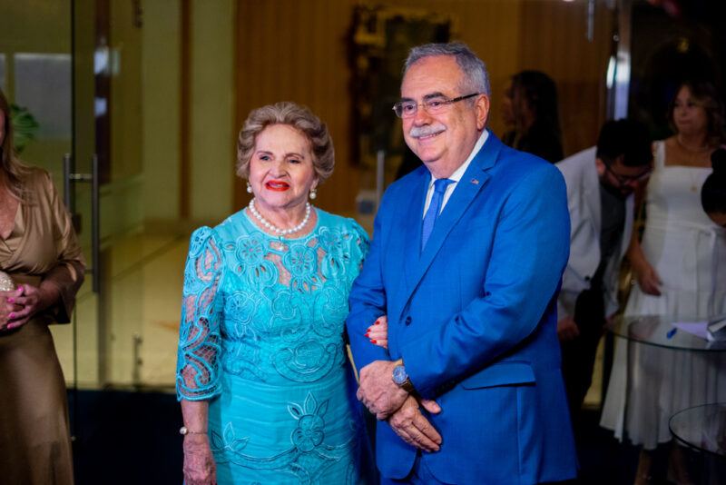 DIA DO COMERCIANTE - Marlene Alves Cabral é homenageada com o Troféu Clóvis Rolim