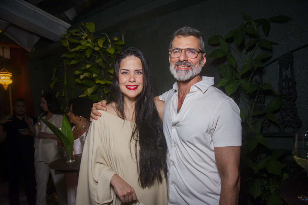 Natalia Teixeira E Aziz Ary