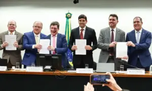 Reforma Tributária Grupo Inclui Carros Elétricos No Imposto Seletivo Agência Brasil