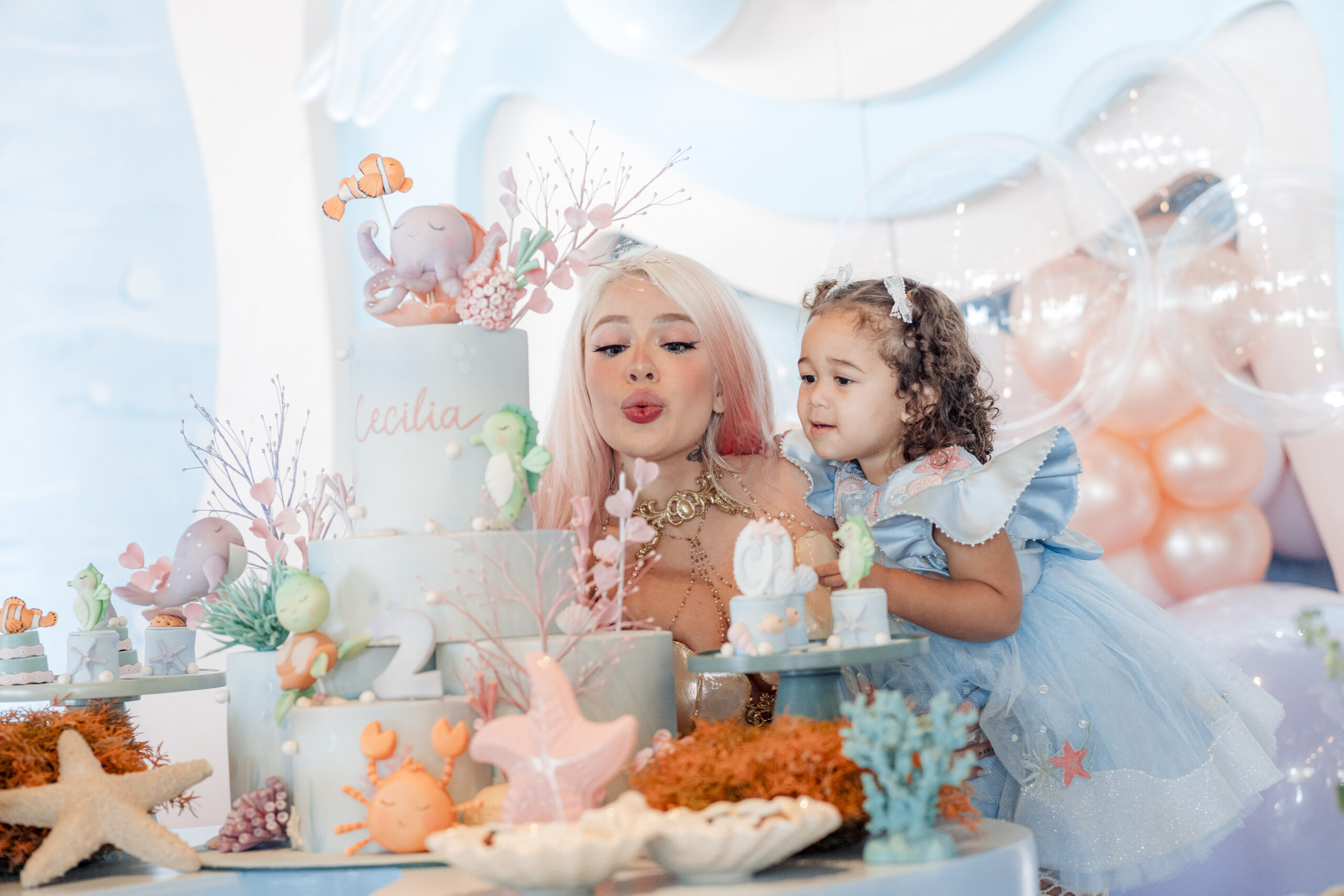 Karoline Lima celebra o aniversário de dois anos da filha Cecília no Beach Park