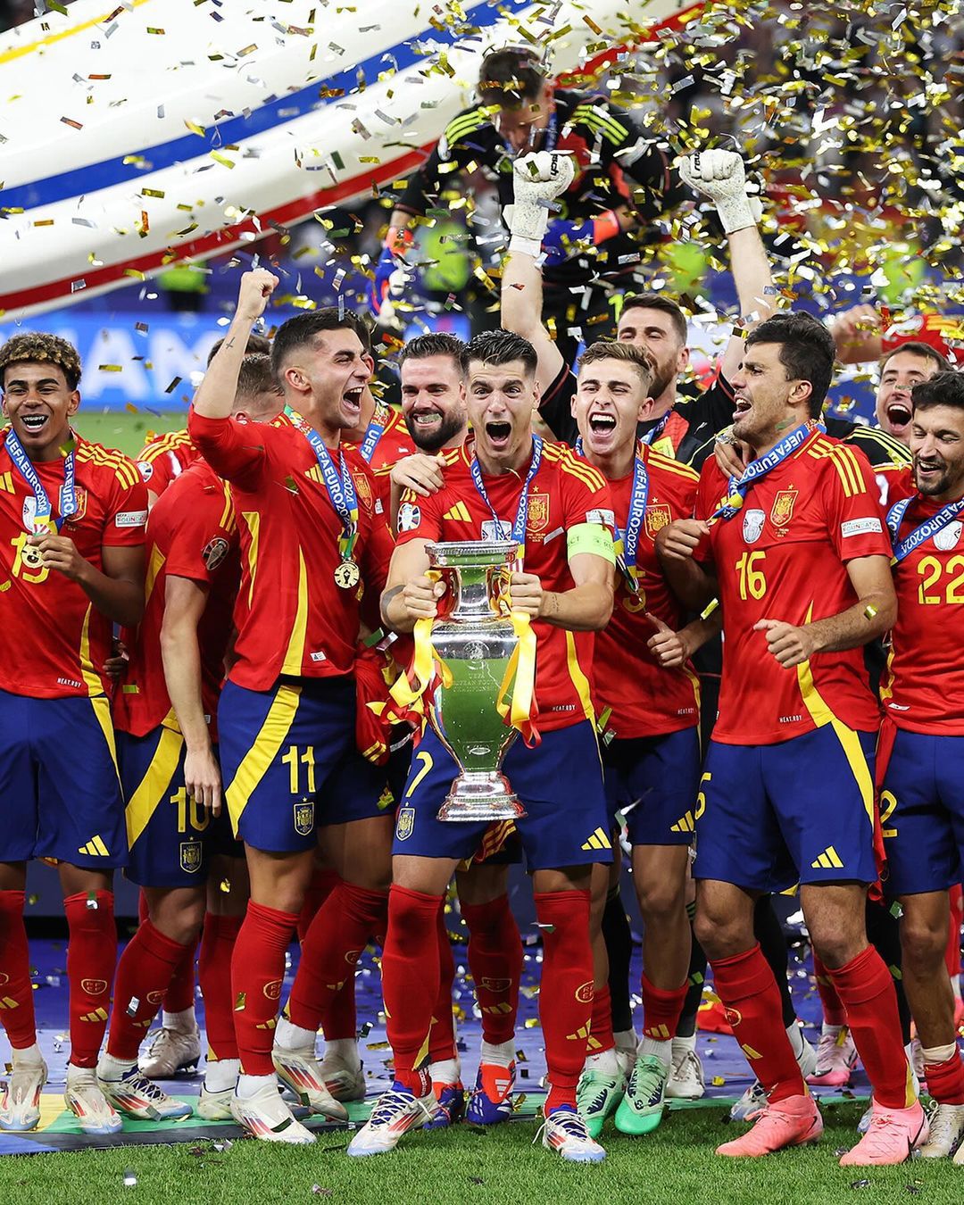 Espanha vence Inglaterra e conquista título histórico