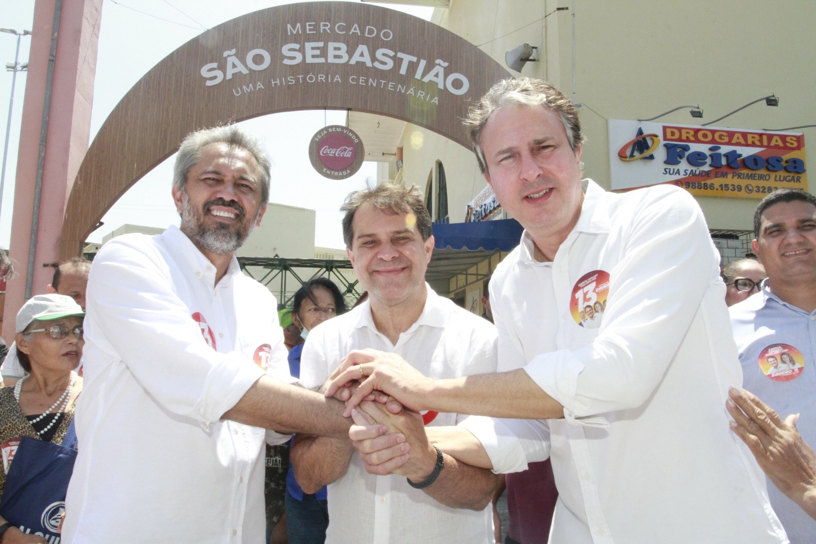 Evandro, Camilo e Elmano recebem apoio entusiástico em visita ao Mercado São Sebastião