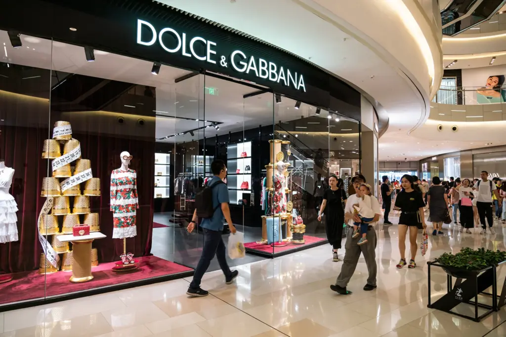 210616001251 Dolce Gabbana Store Shanghai Restricted