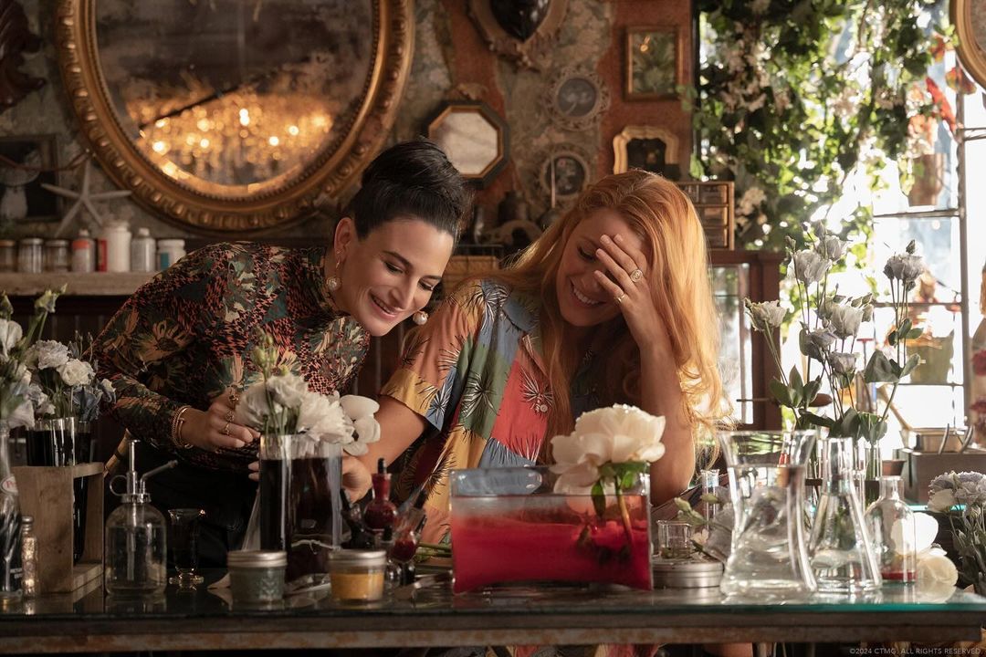 Blake Lively e Jenny Slate como Lily e Allysa em "É Assim que Acaba"