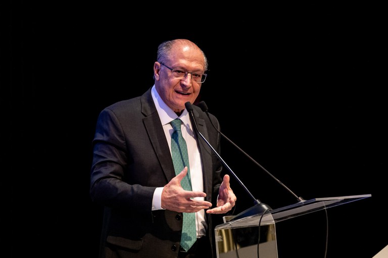 Alckmin afirma que não há desenvolvimento social sem política industrial