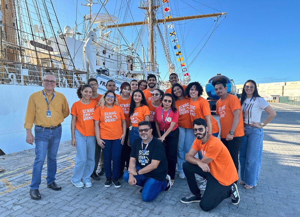 Alunos de TI do Senac Centro visitam Navio-Escola da Marinha Argentina