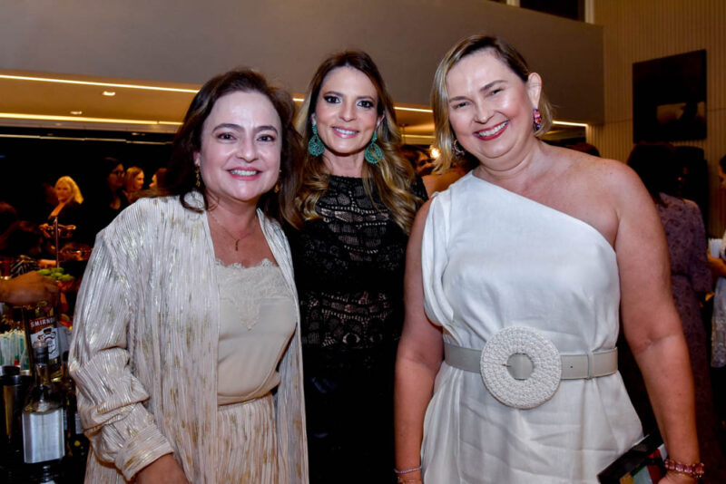 NOITE DE COMEMORAÇÃO - Ana Virgínia Martins celebra aniversário com amigas em recepção acolhedora e intimista