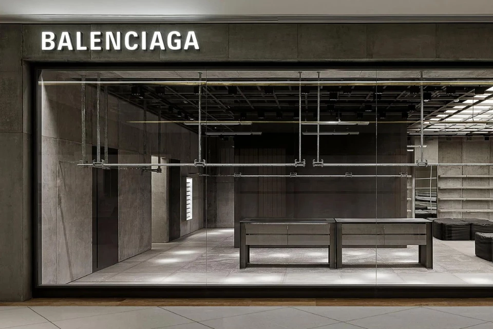 Balenciaga inaugura terceira loja no Brasil com conceito inovador no Iguatemi São Paulo