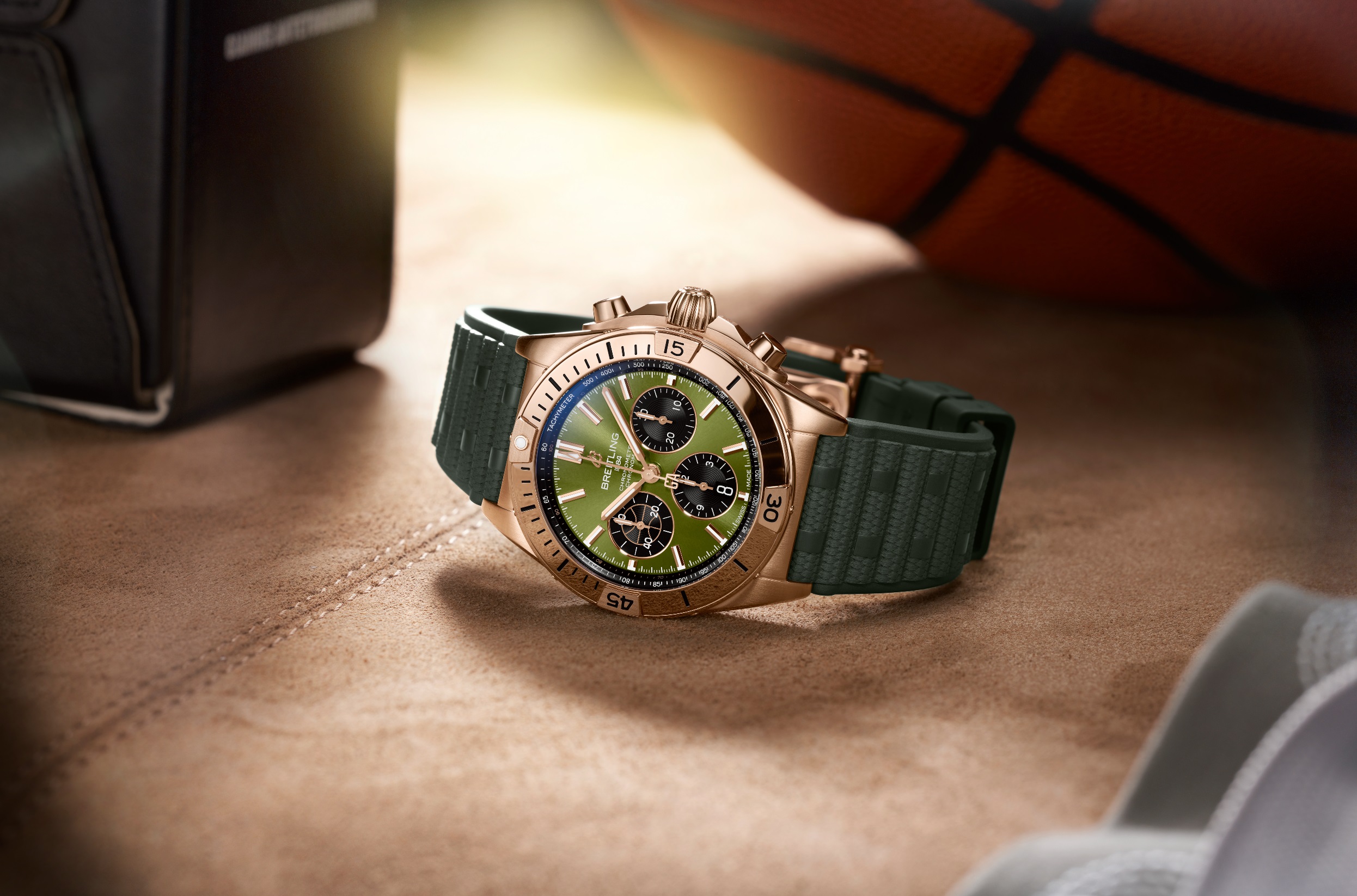 Breitling anuncia relógio de edição limitada em colaboração com astro da NBA e atual atleta olímpico