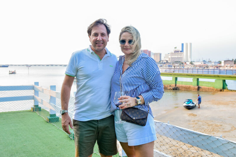 CURTIÇÃO À BEIRA-MAR - Lugar de gente bonita e bacana, Iate Clube Fortaleza é sucesso no feriado da padroeira da cidade