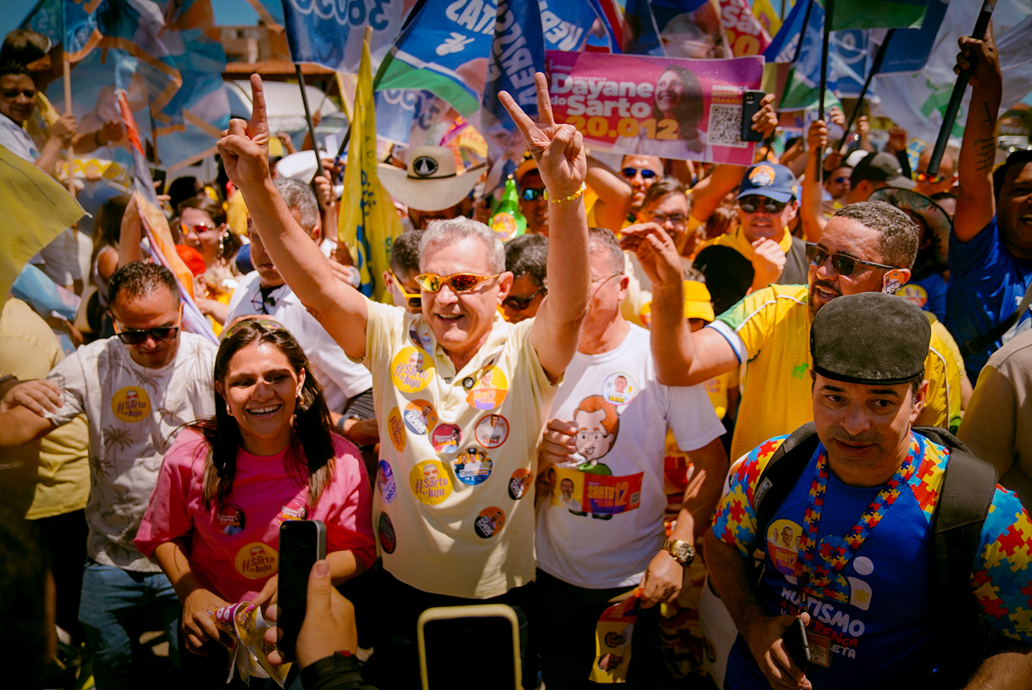 Em adesivaço, Sarto assume compromisso de requalificar a Praia do Futuro