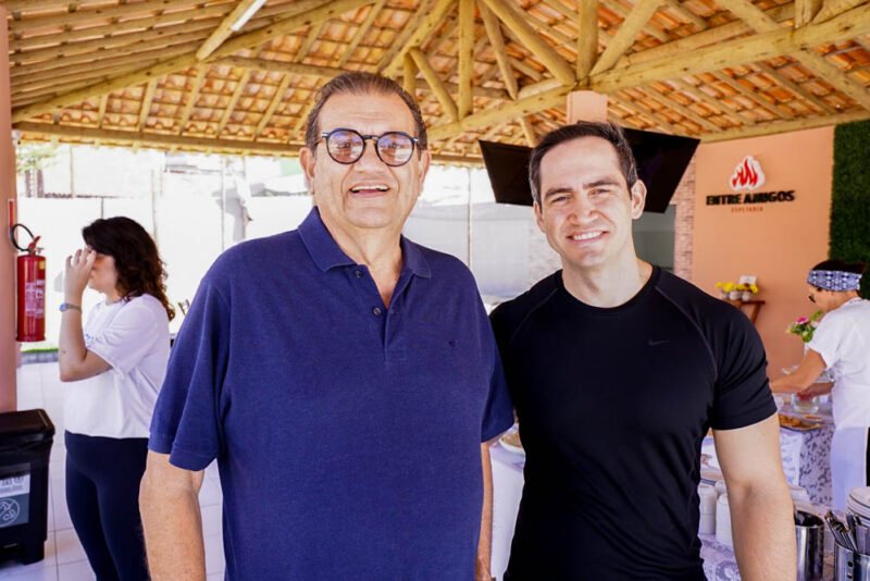 CONFRATERNIZAÇÃO - Dia dos Pais do Oto-CRIO é comemorado com beach tennis em família