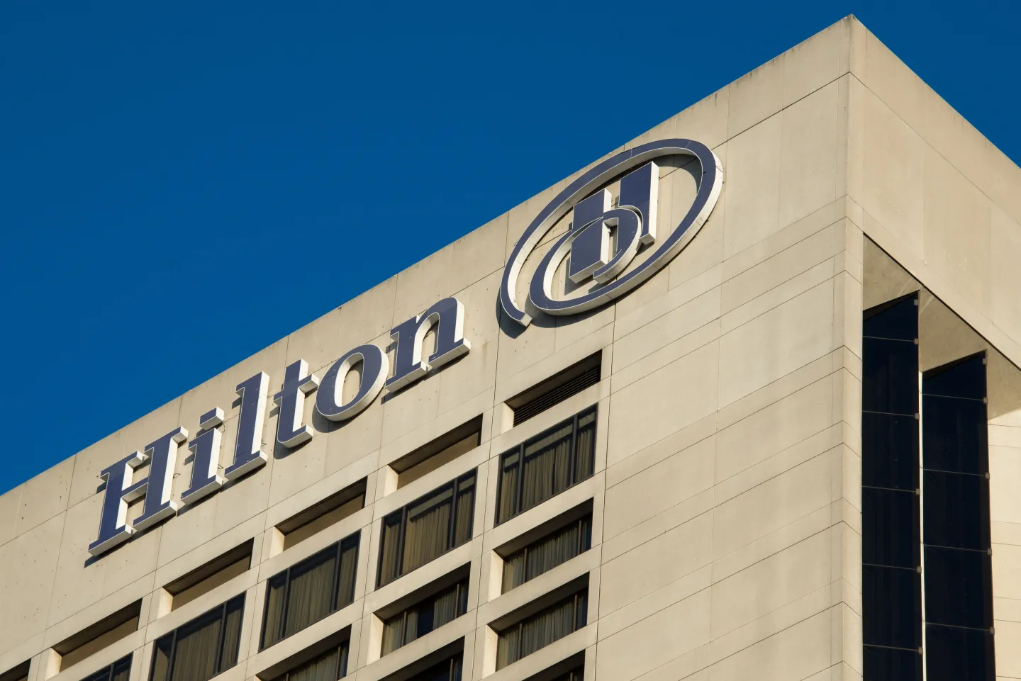 Hilton investe em expansão de luxo para conquistar viajantes exigentes