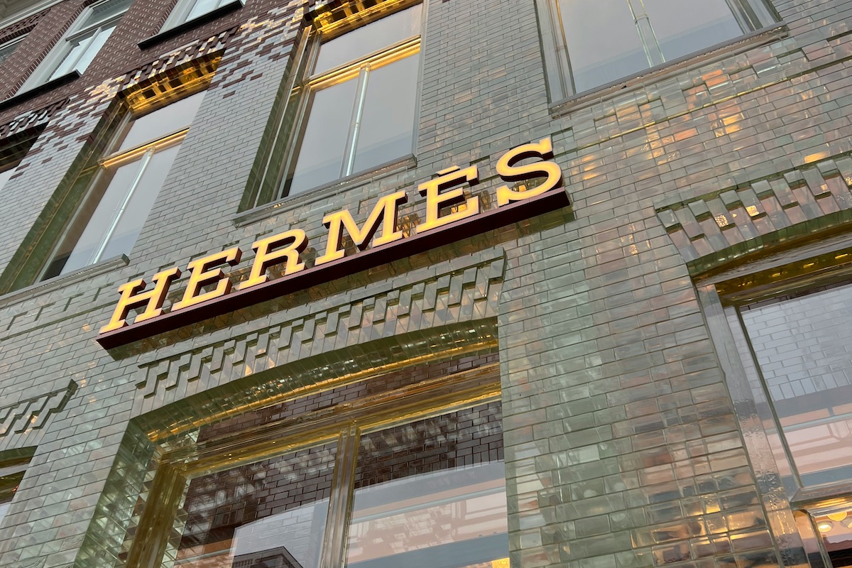 Hermès vai na contramão de rivais e registra lucro no segundo trimestre de 2024