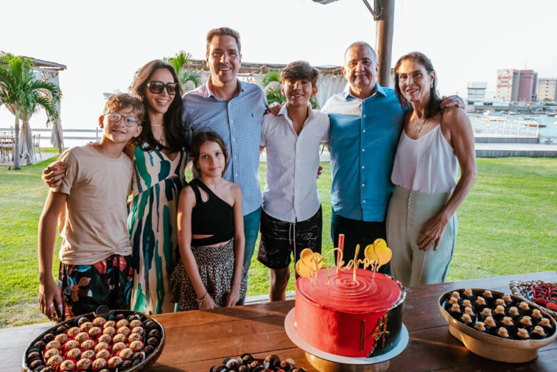 CHARME E EXCLUSIVIDADE - Pedro Bismarck comemora seus 14 anos no Iate Clube de Fortaleza