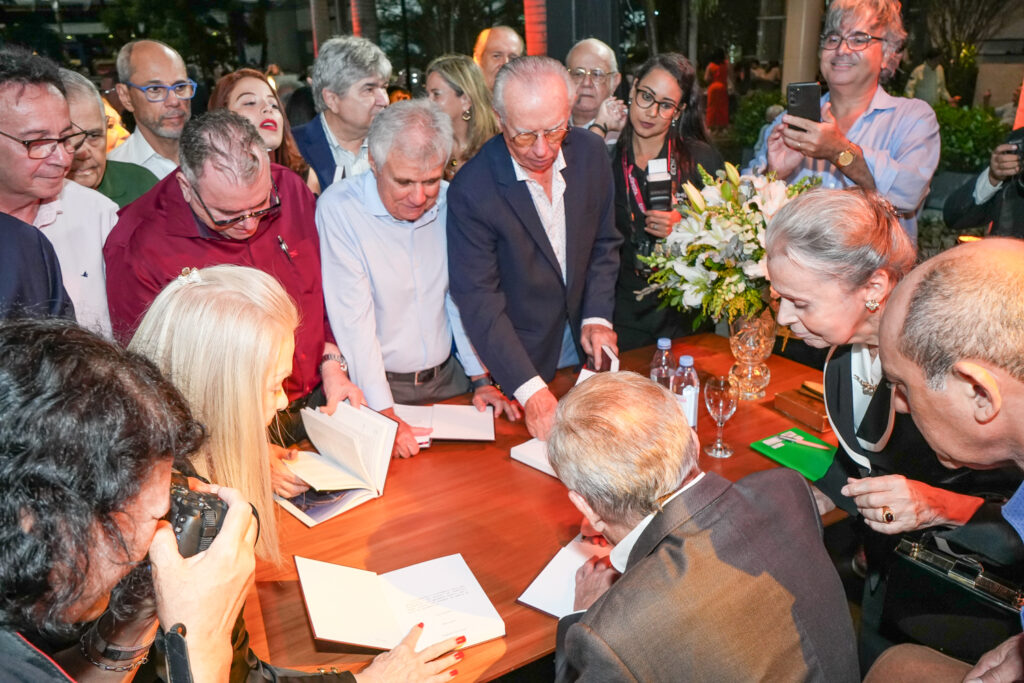 Lançamento Do Livro De Lucio Brasileiro (1)