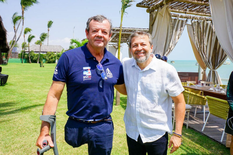 NOBRE VISITA - Lars Grael tem manhã leve e descontraída no Iate Clube de Fortaleza