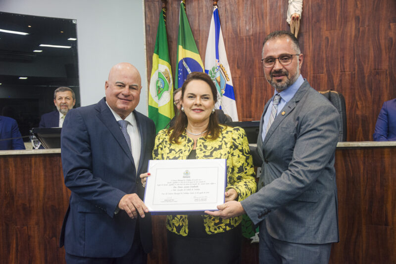 MAIS ALTA COMENDA - Durval Maia recebe Medalha Boticário Ferreira da CMFor