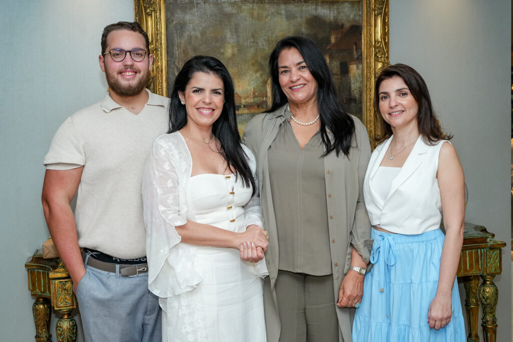 Nicolas E Aline Ferreira, Rose Matos E Merrie Ferreira (2)