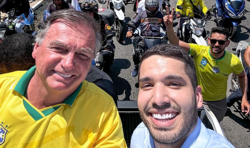 Bolsonaro agradece votos a André Fernandes e projeta 2026: “É logo alí”