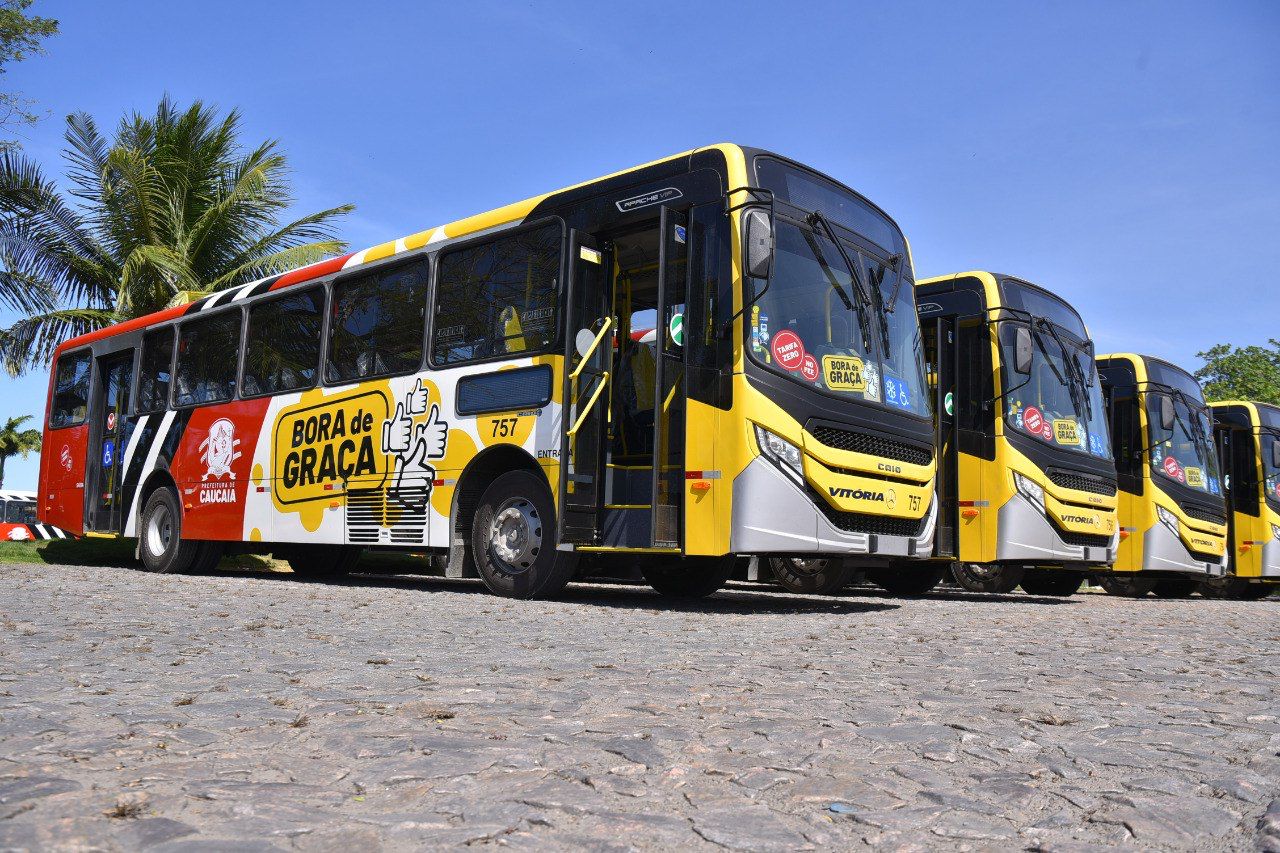 Programa de transporte gratuito em Caucaia, da gestão Vitor Valim, recebe reconhecimento nacional do ministro Renan Filho