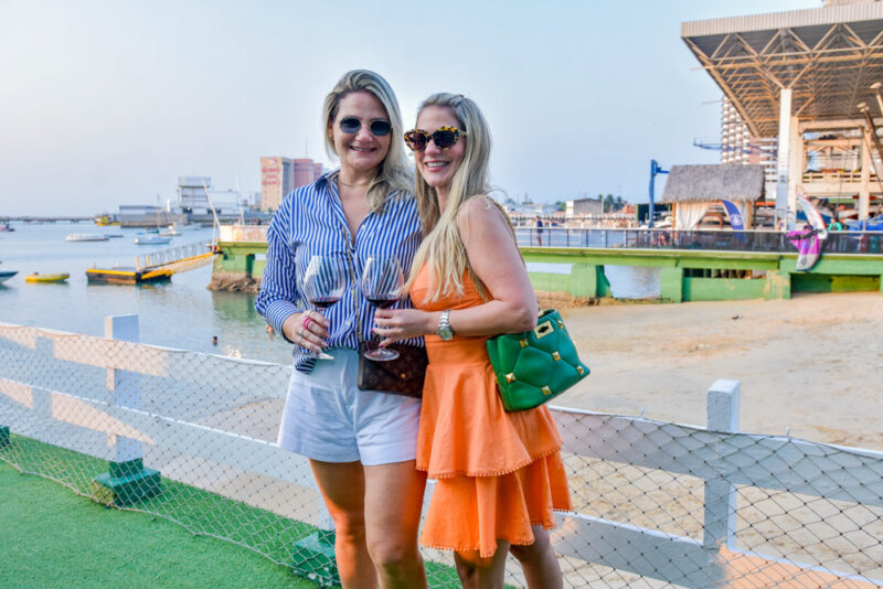 CURTIÇÃO À BEIRA-MAR - Lugar de gente bonita e bacana, Iate Clube Fortaleza é sucesso no feriado da padroeira da cidade