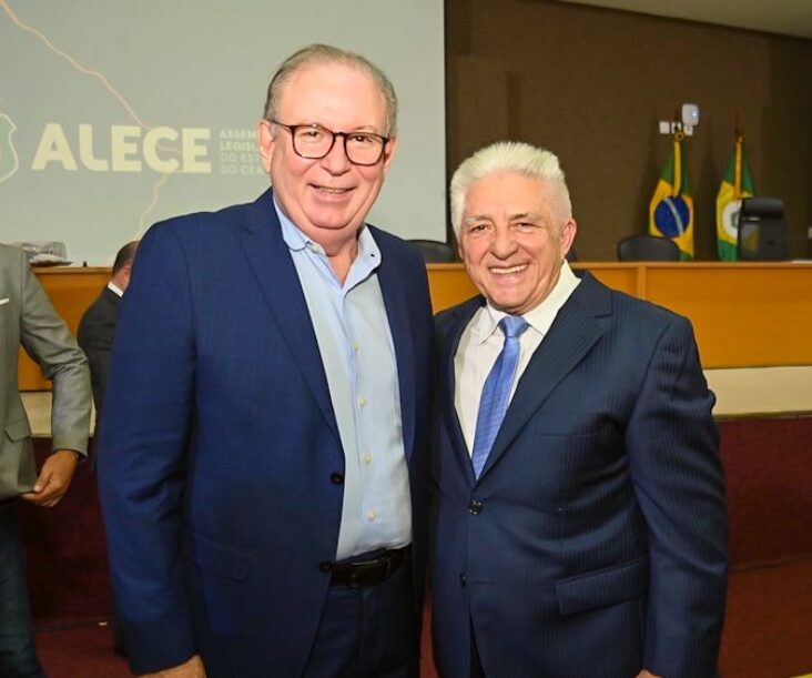 Ricardo Cavalcante prestigia homenagem ao empresário Deusmar Queirós na Alece