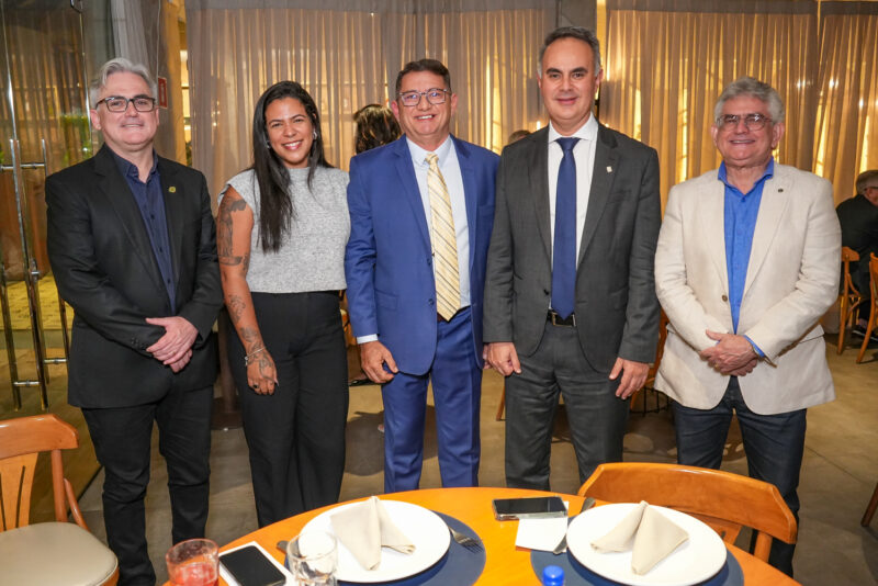 MÉRITO FISCAL - Mauro Filho recebe comenda em noite de homenagem