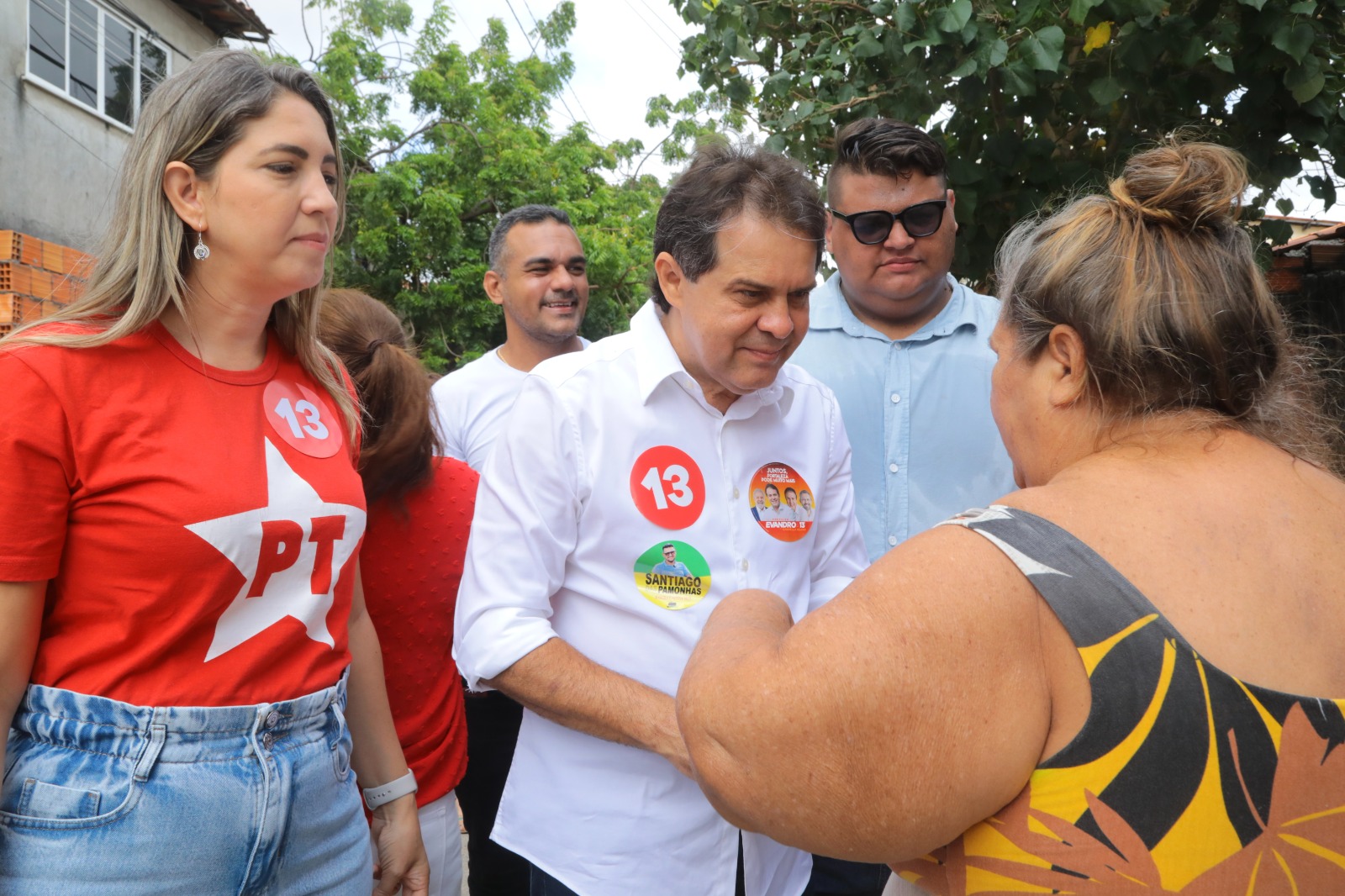 Evandro Leitão critica ausência de serviços públicos em visita à Comunidade do Tasso