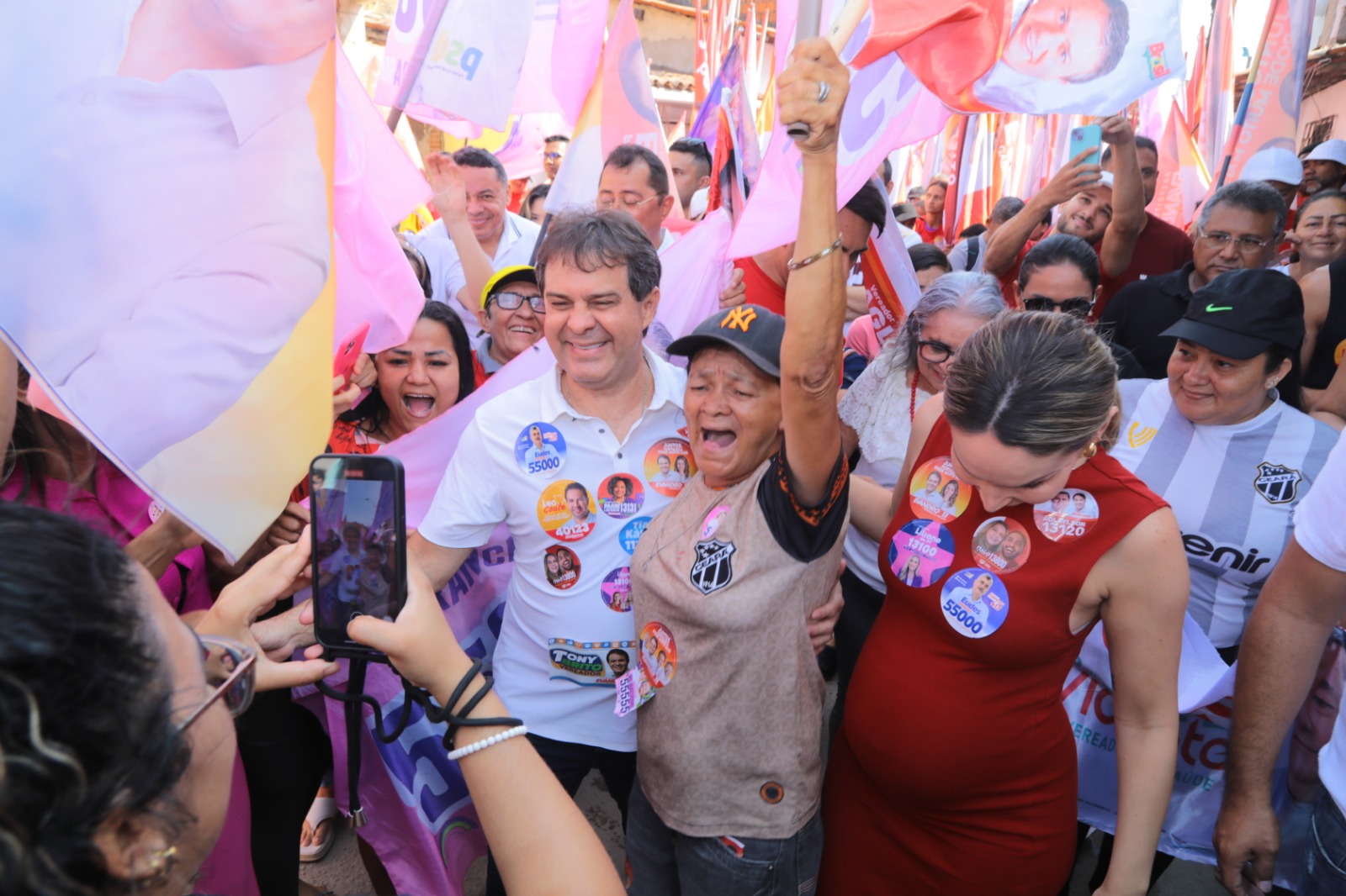 Evandro Leitão e Gabriella Aguiar percorrem Bom Jardim e ouvem críticas sobre falta de infraestrutura