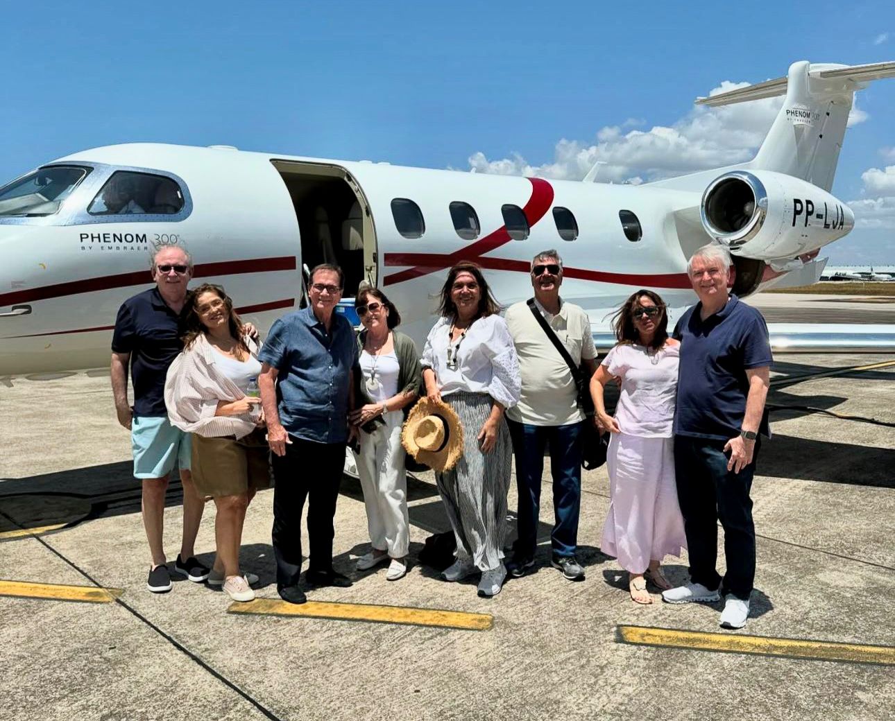 Nos Lençóis Maranhenses, Beto e Ana Maria Studart curtem dias de relax com amigos