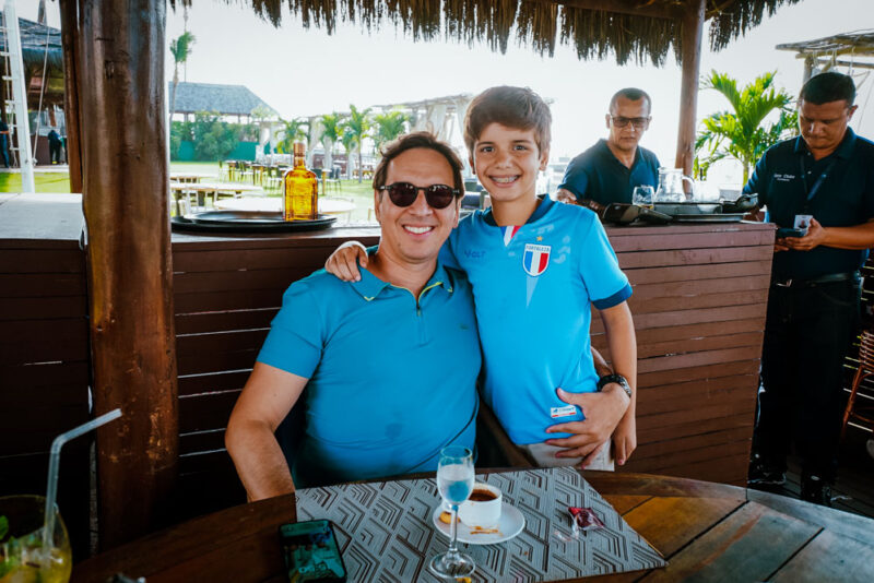 MOMENTOS À BEIRA-MAR - Música, diversão e um entardecer de tirar o fôlego marcam o weekend do Iate Clube de Fortaleza