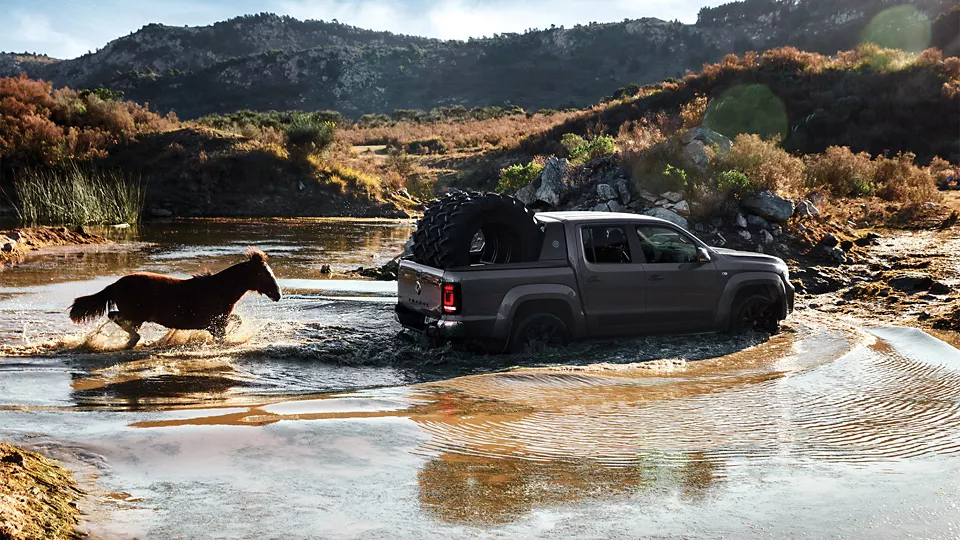 Amarok Atravessando Rio