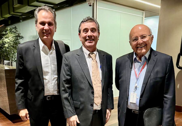 Maílson da Nóbrega e Asclépio Aguiar participam de reunião com a diretoria do Banco Pine