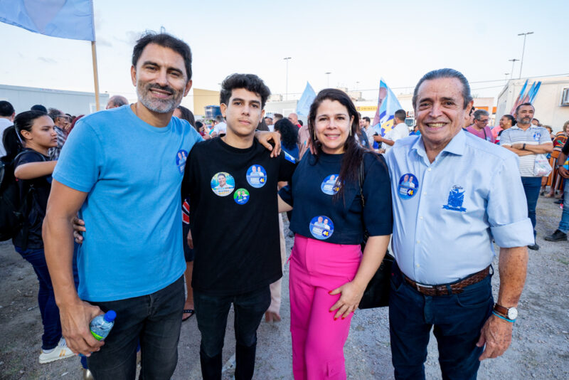 REFORÇO NA CAMPANHA - Roberto Pessoa inaugura comitê de campanha em Maracanaú