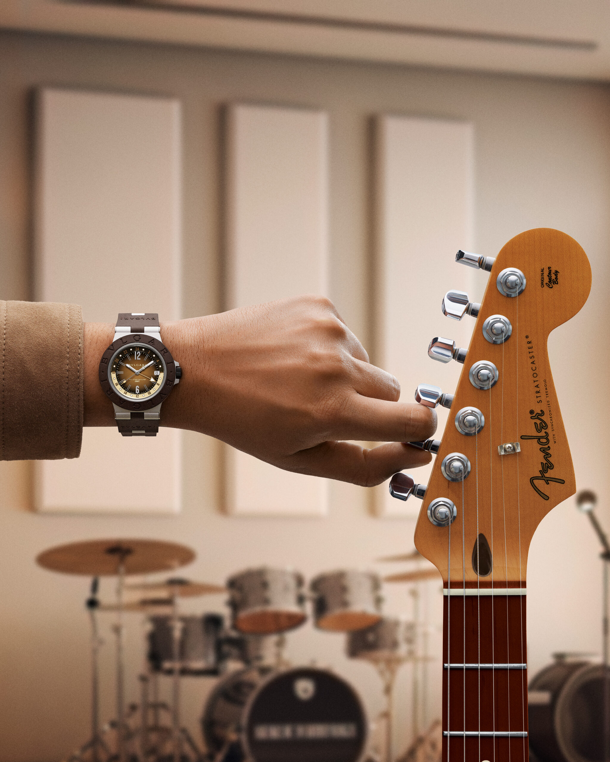 Bvlgari apresenta edição limitada do relógio Bvlgari Aluminium GMT em parceria inédita com a Fender®