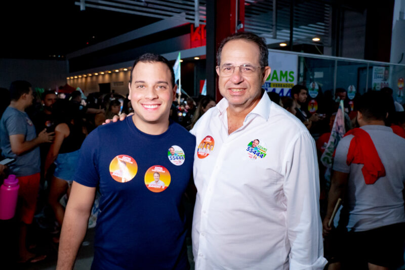 FESTA À DEMOCRACIA - Inauguração do comitê de Adams Gomes reúne nomes de peso da política cearense em Fortaleza