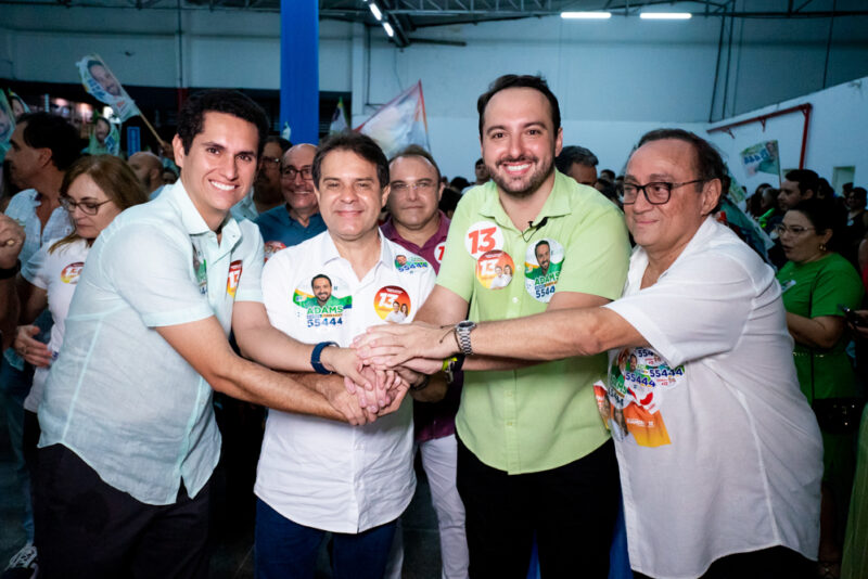 FESTA À DEMOCRACIA - Inauguração do comitê de Adams Gomes reúne nomes de peso da política cearense em Fortaleza