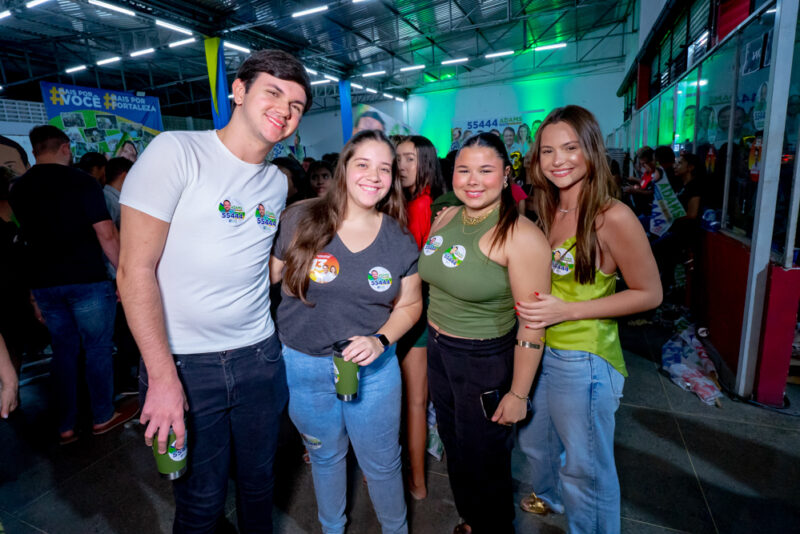 FESTA À DEMOCRACIA - Inauguração do comitê de Adams Gomes reúne nomes de peso da política cearense em Fortaleza