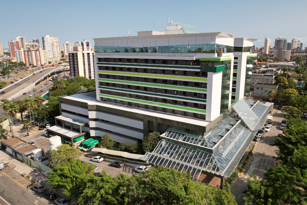 Hospital Unimed Fortaleza recebe justa homenagem pelos seus 25 anos na Alece