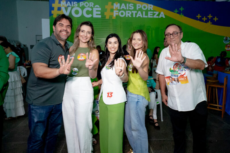 FESTA À DEMOCRACIA - Inauguração do comitê de Adams Gomes reúne nomes de peso da política cearense em Fortaleza