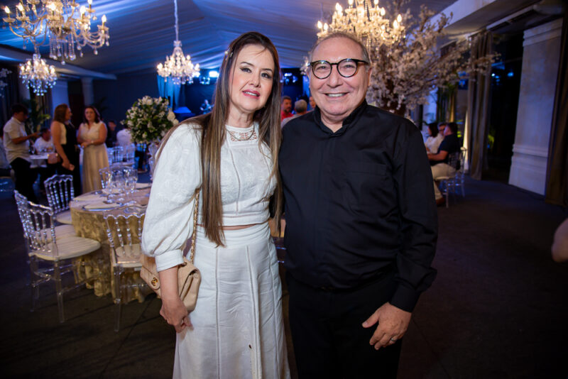 Celebração - Padre Eugênio Pacelli comemora aniversário acompanhado de amigos