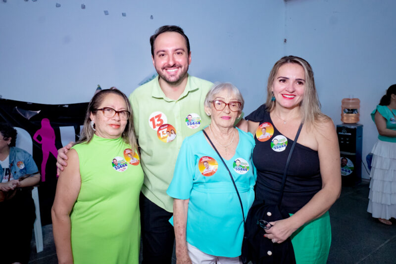 FESTA À DEMOCRACIA - Inauguração do comitê de Adams Gomes reúne nomes de peso da política cearense em Fortaleza