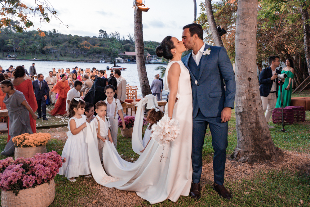 Mariana Fiúza e Francisco Mendes celebram união com bênção na Lagoa do Uruaú