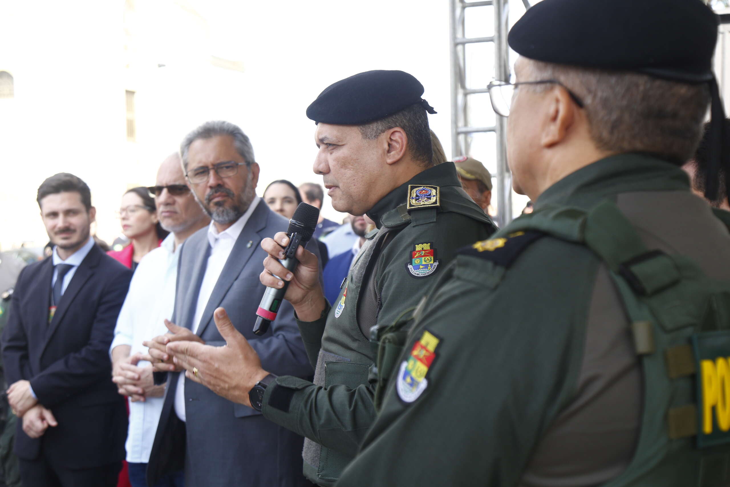 Governo do Ceará reforça segurança com entrega de viaturas e apresentação de policiais militares