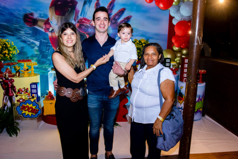 Ra-Tim- Bum - Nancy e Manoel Linhares Filho festejam os 4 anos do herdeiro Thomaz no Iate Clube