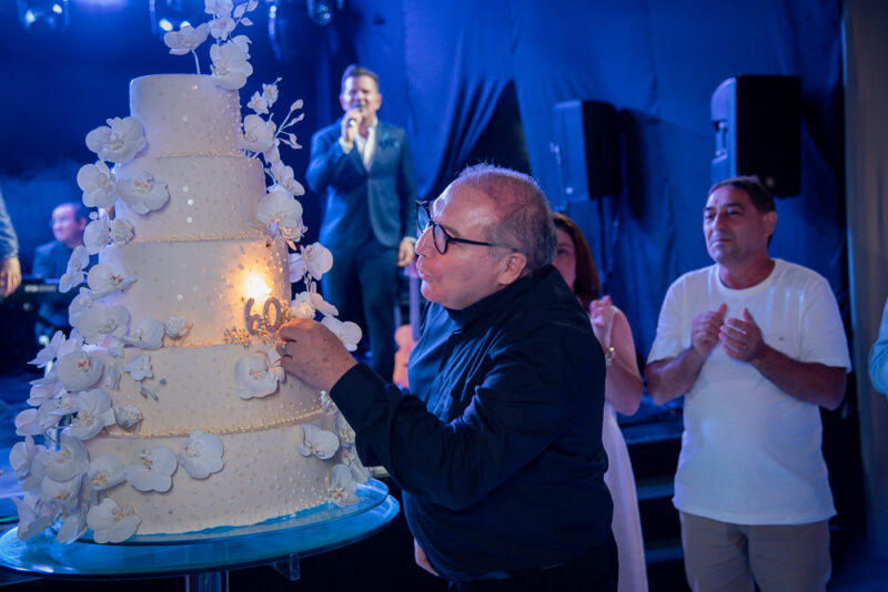 Celebração - Padre Eugênio Pacelli comemora aniversário acompanhado de amigos