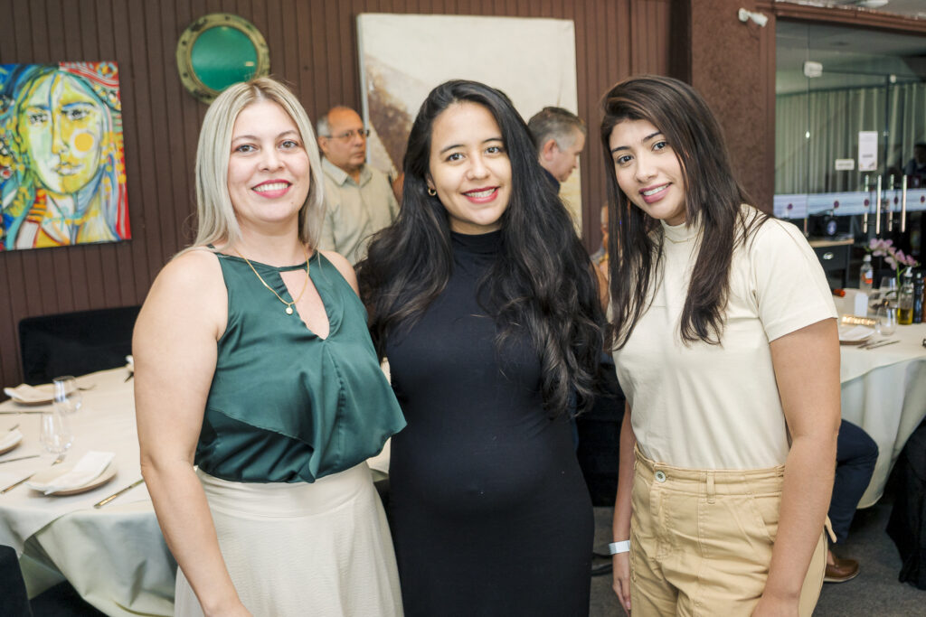 Versia Araujo, Raissa Andrade E Leislan Felix